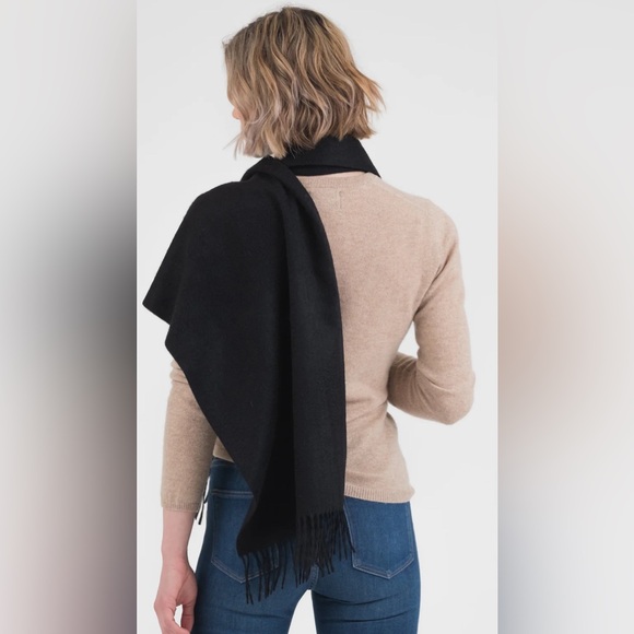 Black Scarf - Picture 2 of 6